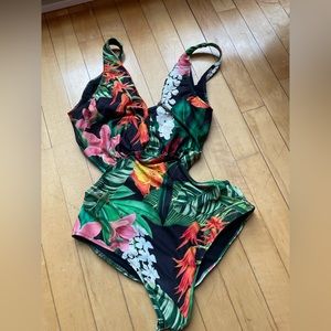Zara swim